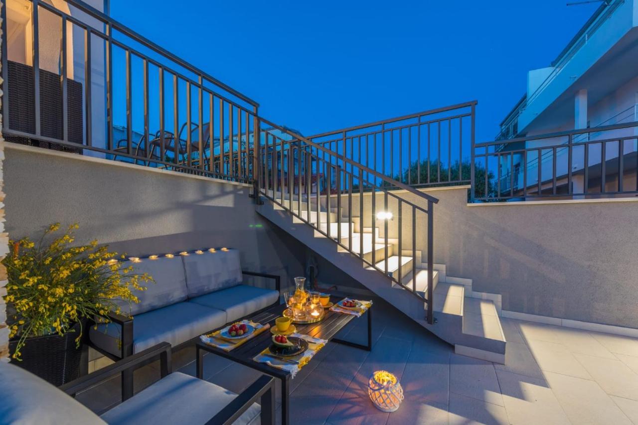 Villa Seaview With Pool - Apartment Yellow Trogir Exterior foto